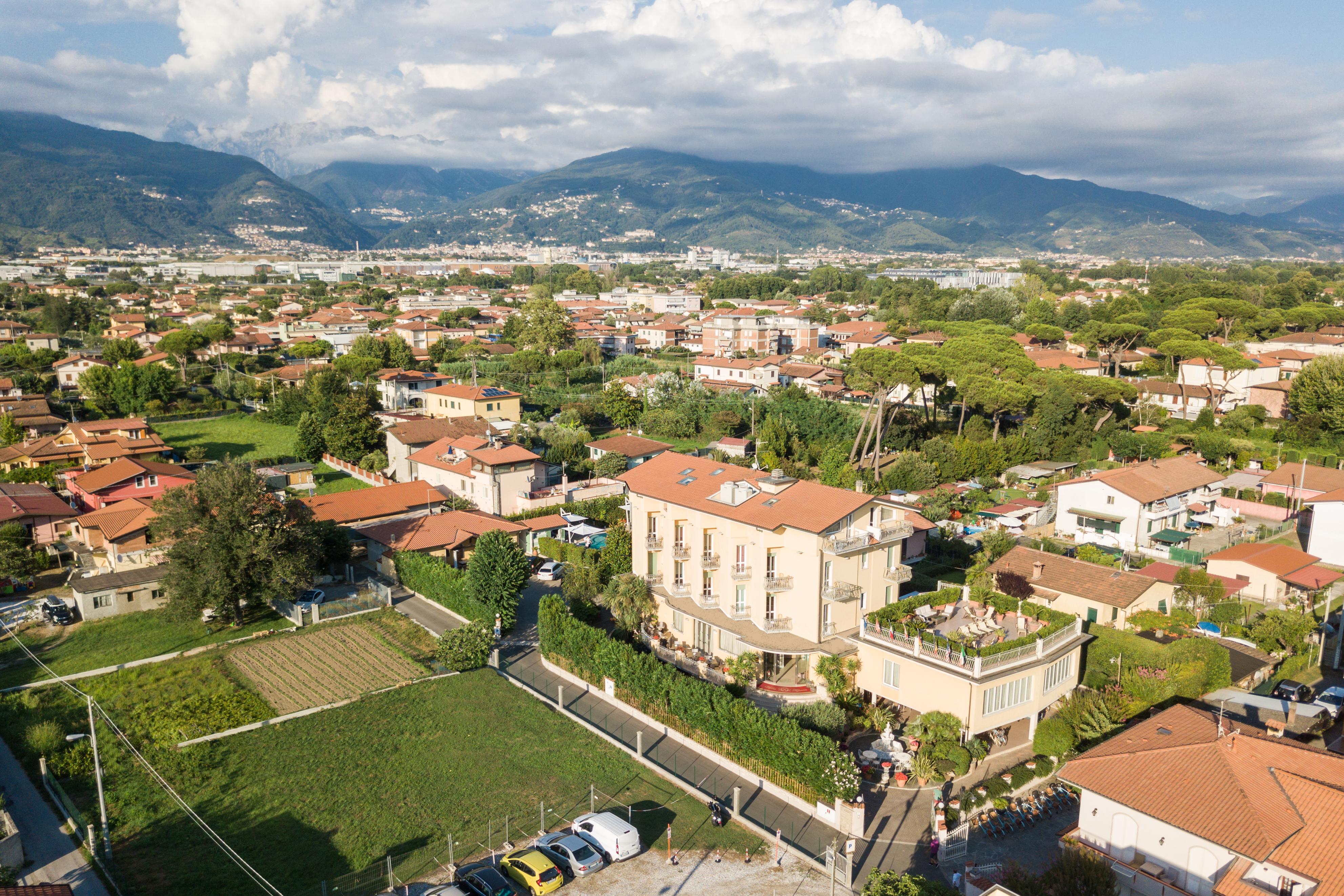 Hotel Villa Tiziana Marina di Massa Dış mekan fotoğraf