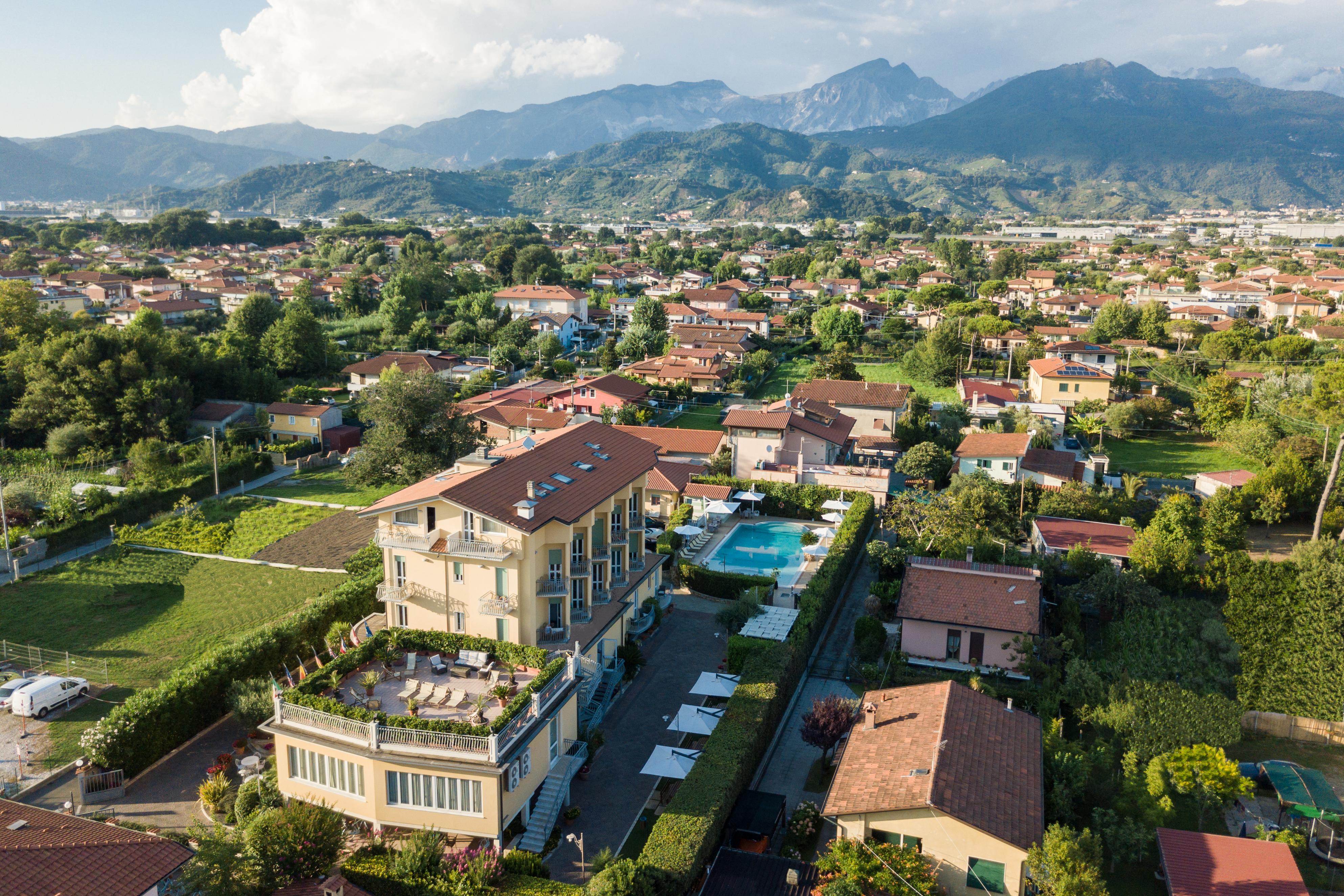 Hotel Villa Tiziana Marina di Massa Dış mekan fotoğraf