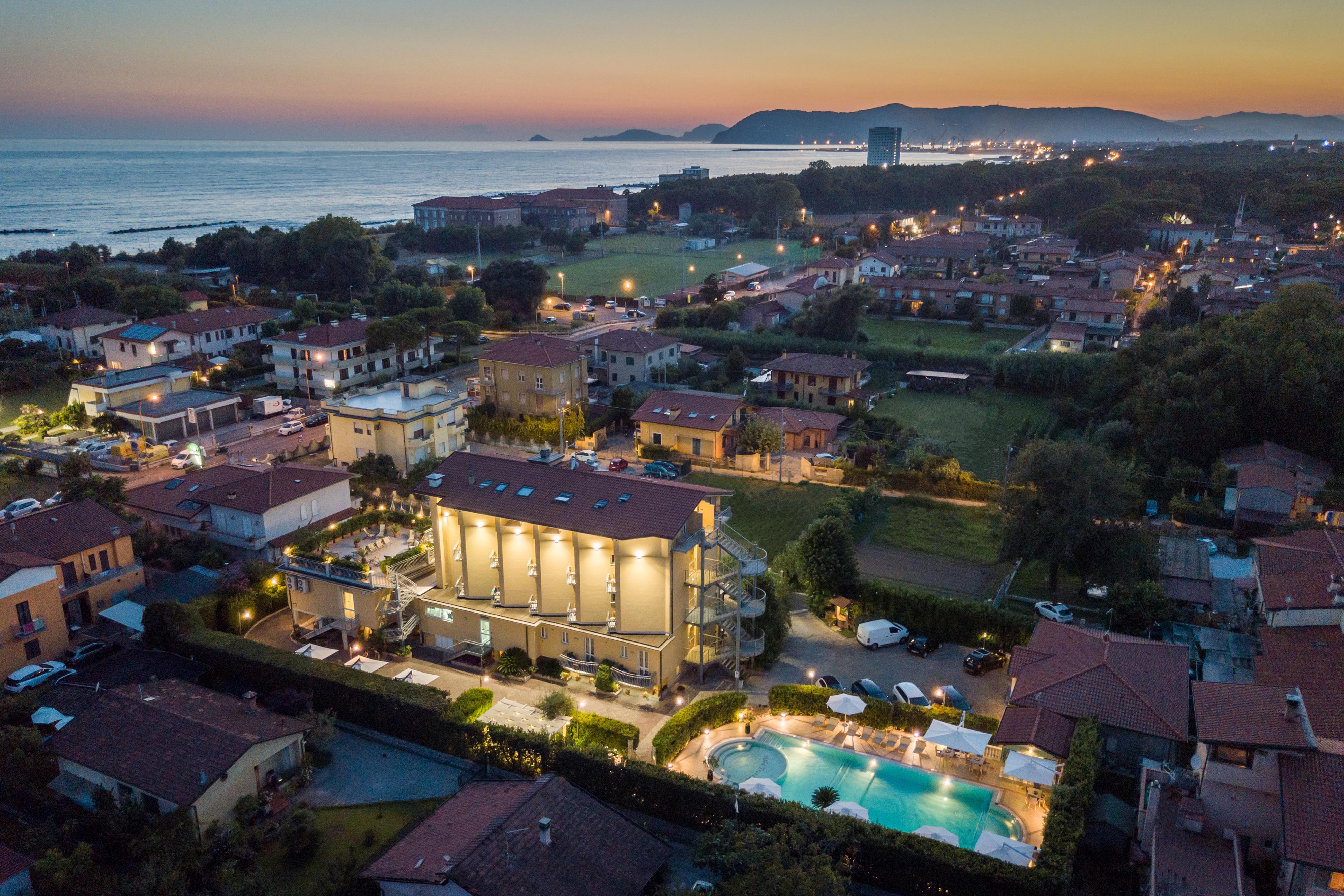 Hotel Villa Tiziana Marina di Massa Dış mekan fotoğraf