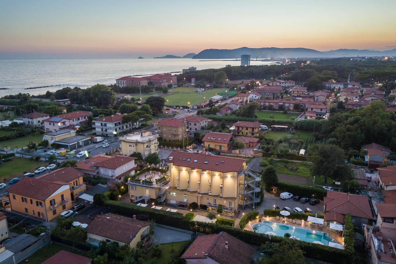 Hotel Villa Tiziana Marina di Massa Dış mekan fotoğraf